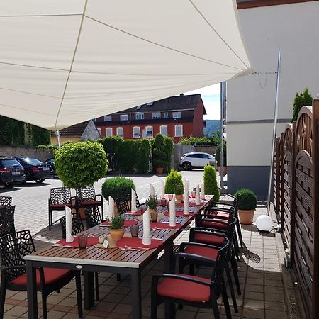 Hotel-Restaurant Pfaelzer Hof Эденкобен Экстерьер фото