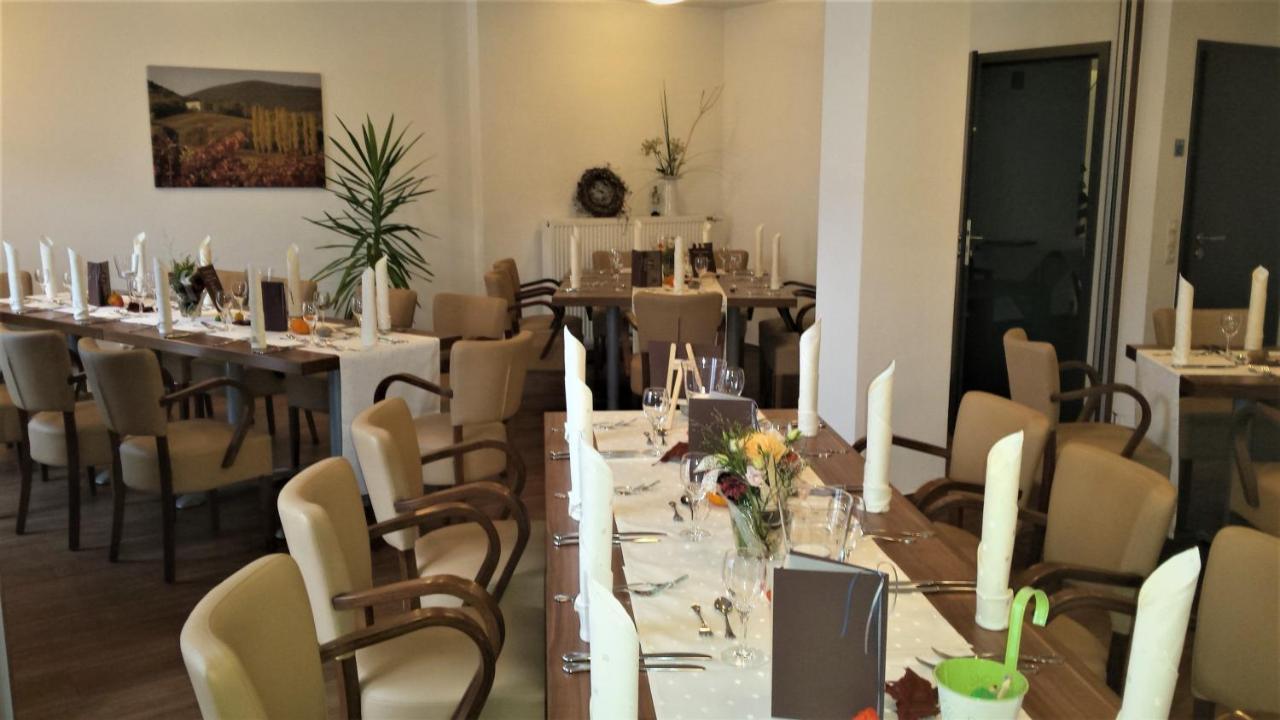 Hotel-Restaurant Pfaelzer Hof Эденкобен Экстерьер фото