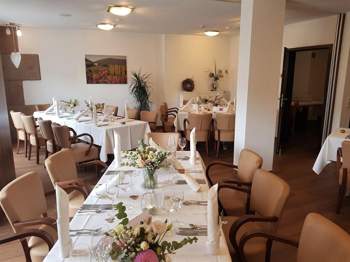 Hotel-Restaurant Pfaelzer Hof Эденкобен Экстерьер фото
