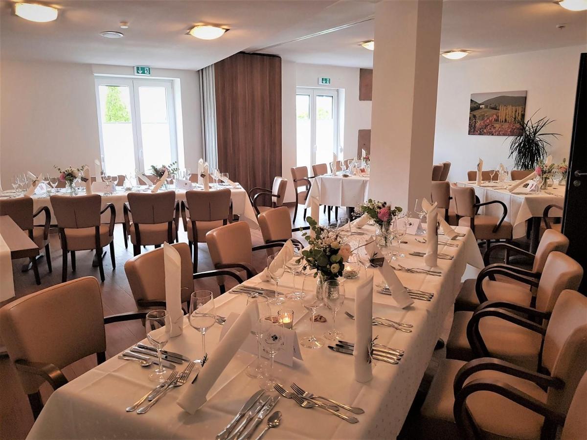 Hotel-Restaurant Pfaelzer Hof Эденкобен Экстерьер фото