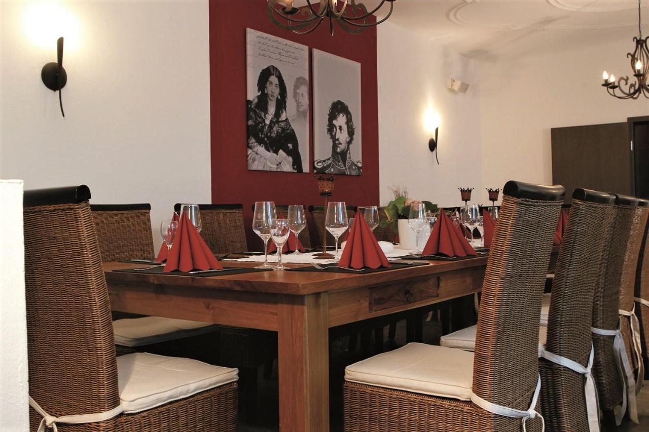 Hotel-Restaurant Pfaelzer Hof Эденкобен Экстерьер фото