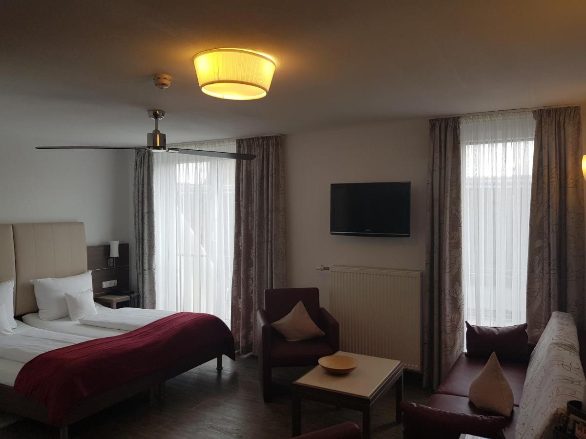 Hotel-Restaurant Pfaelzer Hof Эденкобен Экстерьер фото
