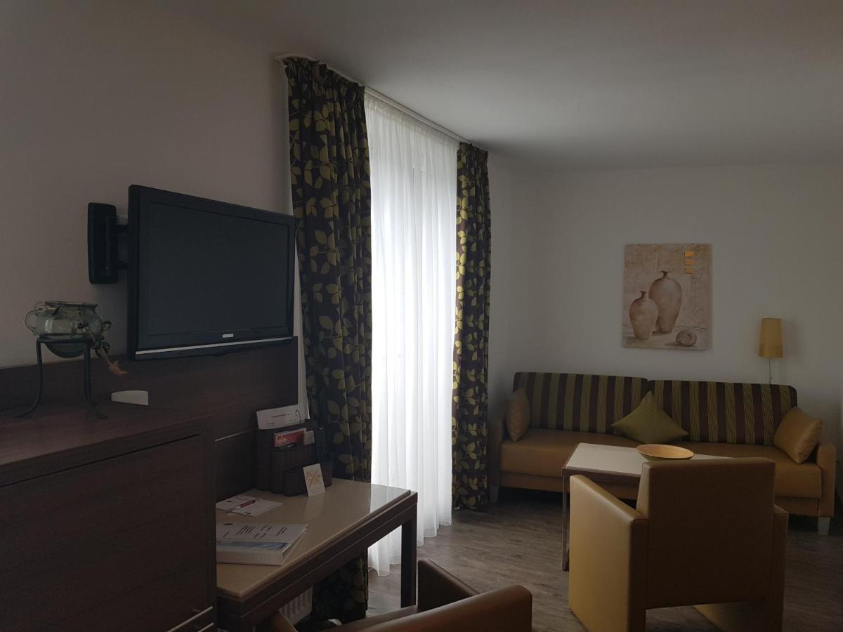 Hotel-Restaurant Pfaelzer Hof Эденкобен Экстерьер фото