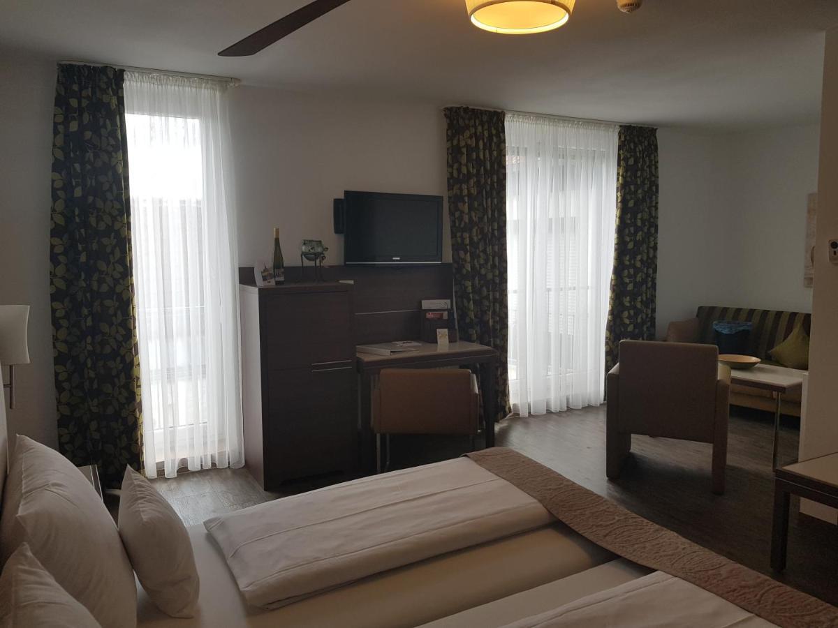 Hotel-Restaurant Pfaelzer Hof Эденкобен Экстерьер фото