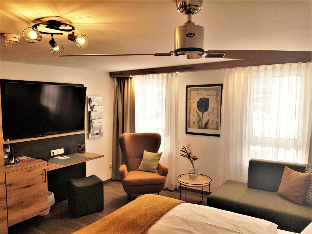 Hotel-Restaurant Pfaelzer Hof Эденкобен Экстерьер фото