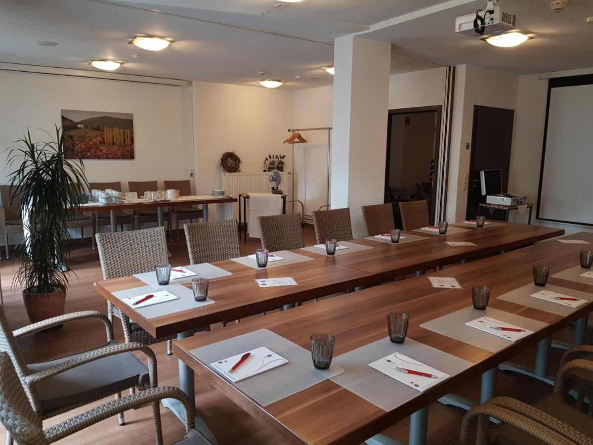 Hotel-Restaurant Pfaelzer Hof Эденкобен Экстерьер фото