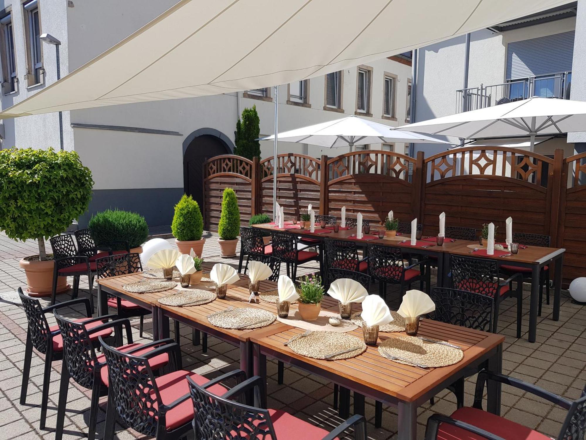 Hotel-Restaurant Pfaelzer Hof Эденкобен Экстерьер фото
