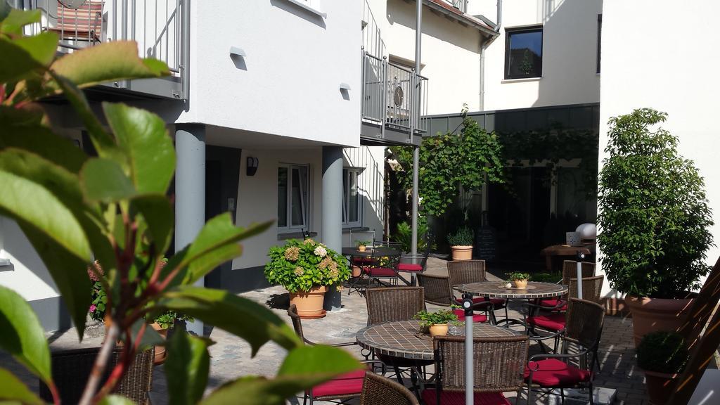 Hotel-Restaurant Pfaelzer Hof Эденкобен Экстерьер фото