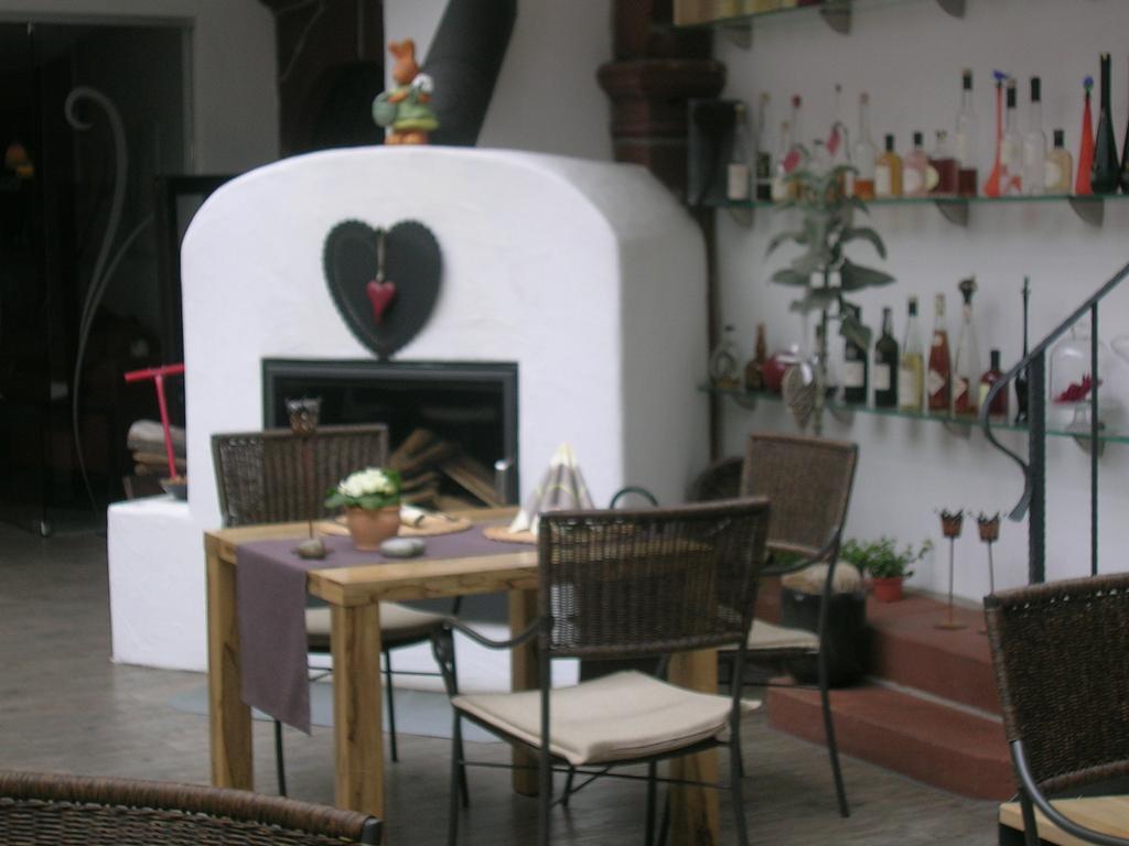 Hotel-Restaurant Pfaelzer Hof Эденкобен Экстерьер фото