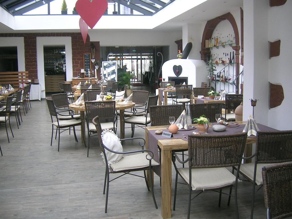 Hotel-Restaurant Pfaelzer Hof Эденкобен Экстерьер фото